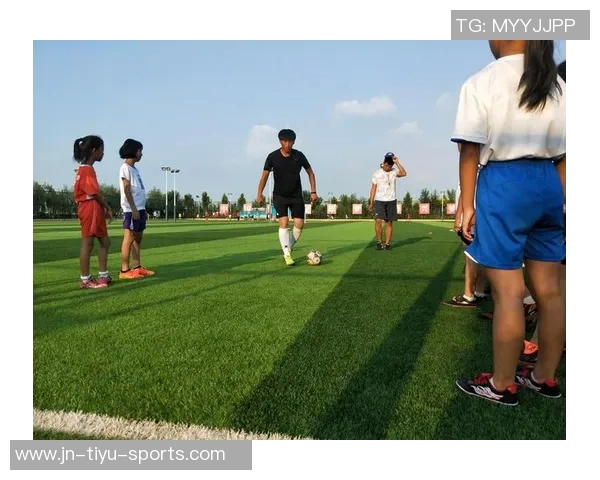 守护球门的荣耀时刻足球门将英姿壁纸展现运动激情